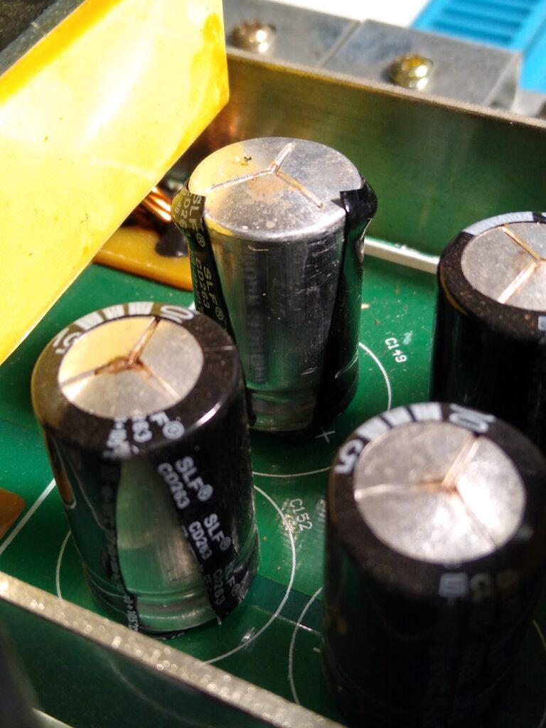 UNI3000P Les composants défectueux détectés sont : Les ECAP se sont cassés, ont fui et ont explosé. Les MOSFET et les diodes sont suspectés.